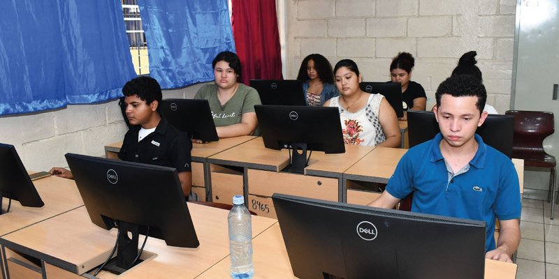 Centro Técnico de Chinandega inaugura 2 Laboratorios de Computación