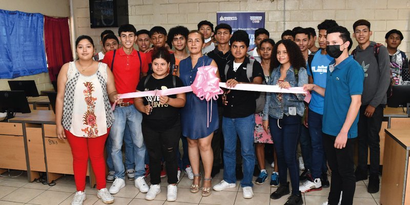 Centro Técnico de Chinandega inaugura 2 Laboratorios de Computación