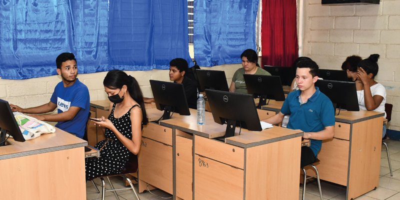 Centro Técnico de Chinandega inaugura 2 Laboratorios de Computación