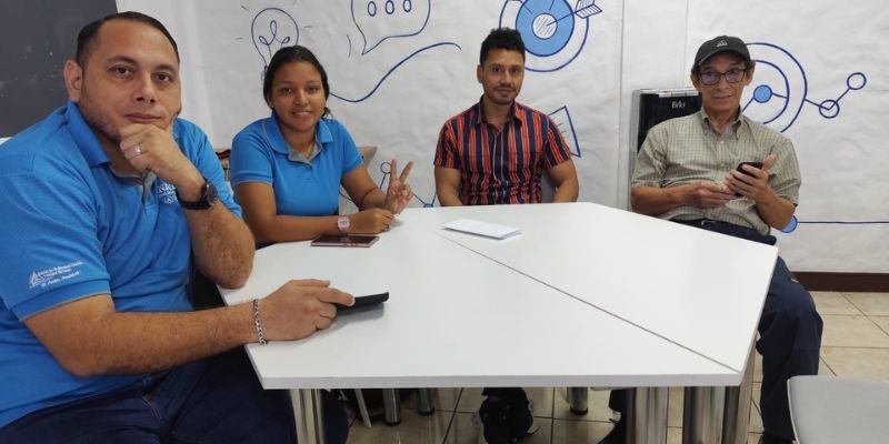 La inteligencia artificial llega al aula: maestras y estudiantes se preparan para transformar la educación