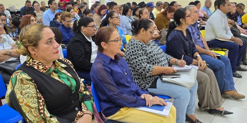 Más de 5 mil docentes participan en Encuentro Nacional “Tiempos de Paz y Dignidad”