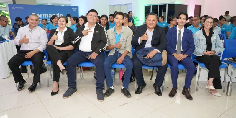 Maestros comparten propuestas para innovar el  aprendizaje en los Centros Tecnológicos