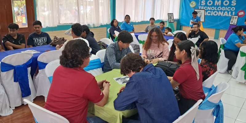 Maestros conmemoran legado del Comandante Carlos Fonseca con circuitos de lectura y narrativas históricas