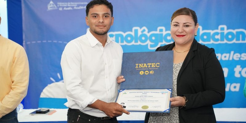 Maestros fortalecen sus capacidades para enseñar inglés  con nuevas herramientas didácticas