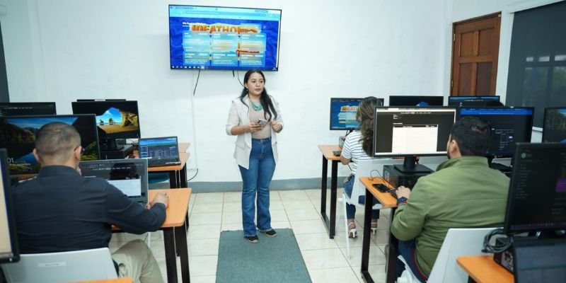 Mentores evalúan a los equipos