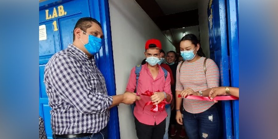 Mejores condiciones tecnológicas para estudiantes del Centro Tecnológico Josefa Toledo de Aguerrí