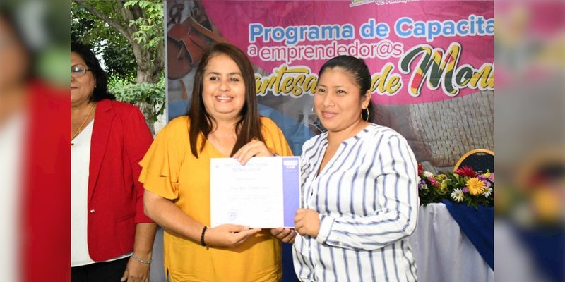 Primeros Egresados del Programa de Fortalecimiento a Artesanos y Emprendedores de Monimbó