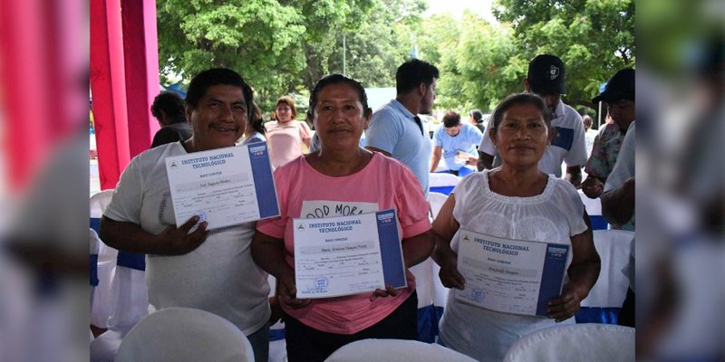 Primeros Egresados del Programa de Fortalecimiento a Artesanos y Emprendedores de Monimbó