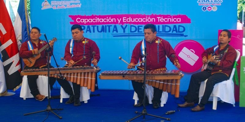 Emprendedores y Artesanos participan de la feria “Monimbó Un Pueblo que Emprende”