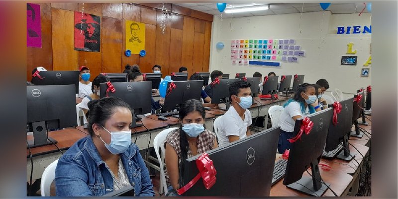 Nuevo laboratorio de Computación para estudiantes del Centro Tecnológico Josefa Toledo de Aguerri
