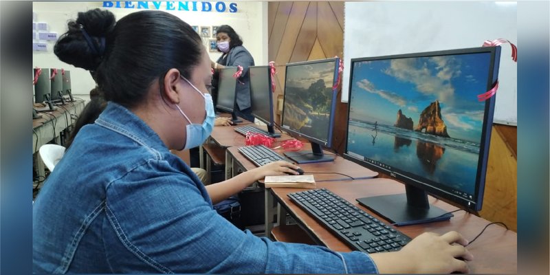 Nuevo laboratorio de Computación para estudiantes del Centro Tecnológico Josefa Toledo de Aguerri