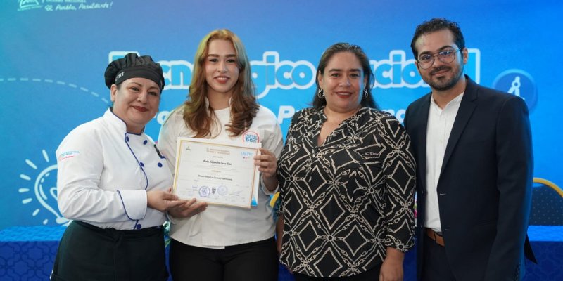 Nuevos técnicos en hotelería y turismo se gradúan en saludo a Julio Victorioso