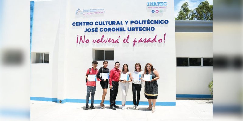 Primeros egresados del Centro Cultural y Politécnico José Coronel Urtecho