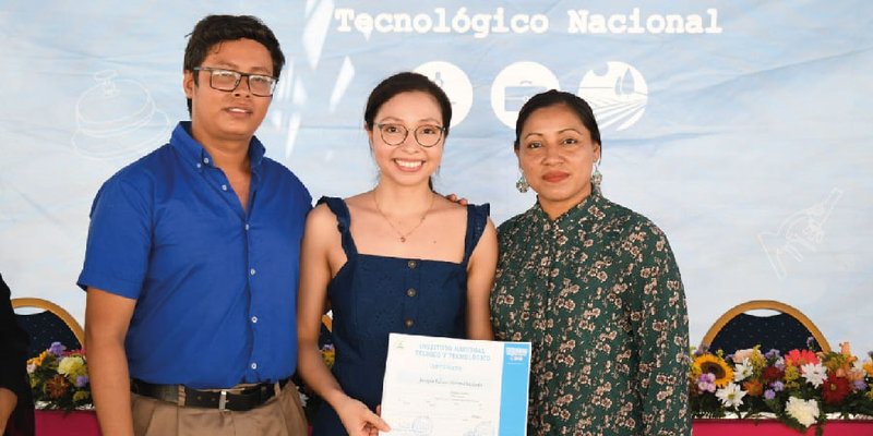 Primeros egresados del Centro Cultural y Politécnico José Coronel Urtecho