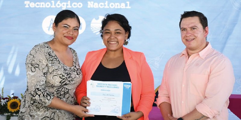 Primeros egresados del Centro Cultural y Politécnico José Coronel Urtecho