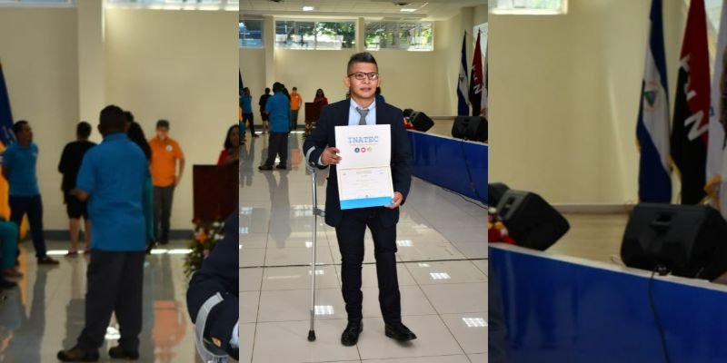 Primeros Profesionales Técnicos Graduados del  Centro Tecnológico Ariel Darce