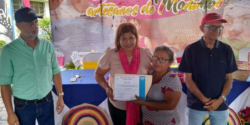 Entrega de certificados a protagonistas del Programa de Fortalecimiento a Artesanos y Emprendedores de Monimbó