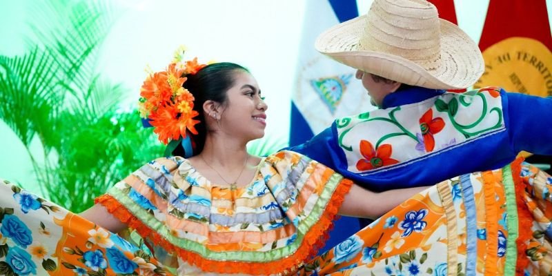 Reconocen labor de más de 70 mil maestras y maestros