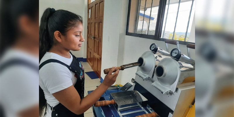 ¿Qué habilidades y Competencias Aprenden los Futuros Técnicos en Agroindustria del Café?