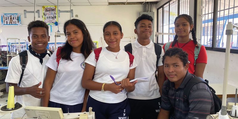 Jóvenes del caribe conocen equipamiento del Centro Tecnológico Héroes y Mártires de Puerto Cabezas