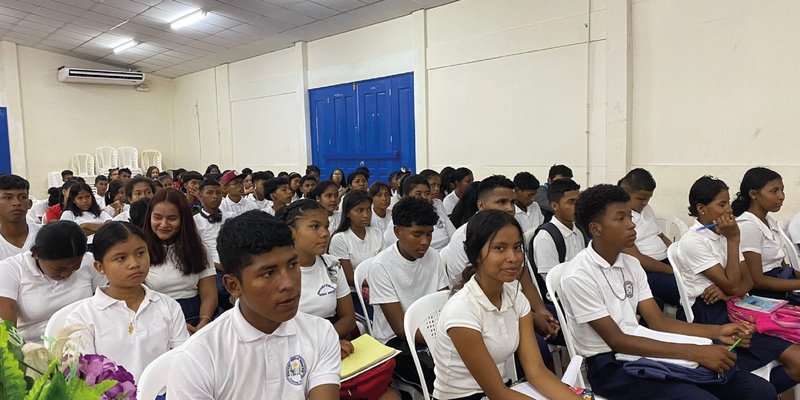 Jóvenes del caribe conocen equipamiento del Centro Tecnológico Héroes y Mártires de Puerto Cabezas