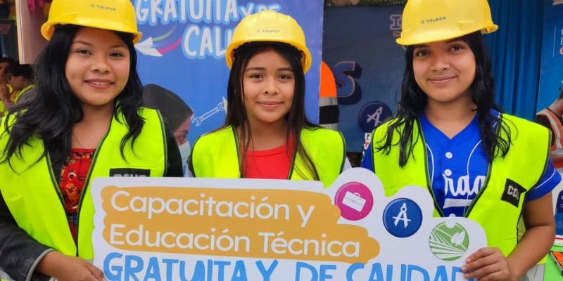 Más mujeres se suman a estudiar carreras del Sector Industrial y de Construcción