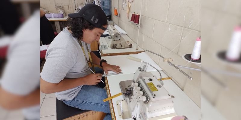 Mejora tu futuro profesional con una carrera técnica