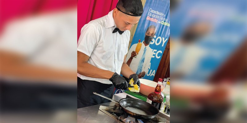Estudiantes de Servicio de Restaurante, Bar y Cafetería de Rivas exhiben platillos a la vista del cliente