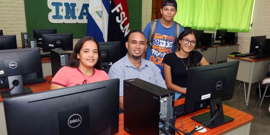 Sauceños celebran 41 Años de liberación con nuevo laboratorio de computación