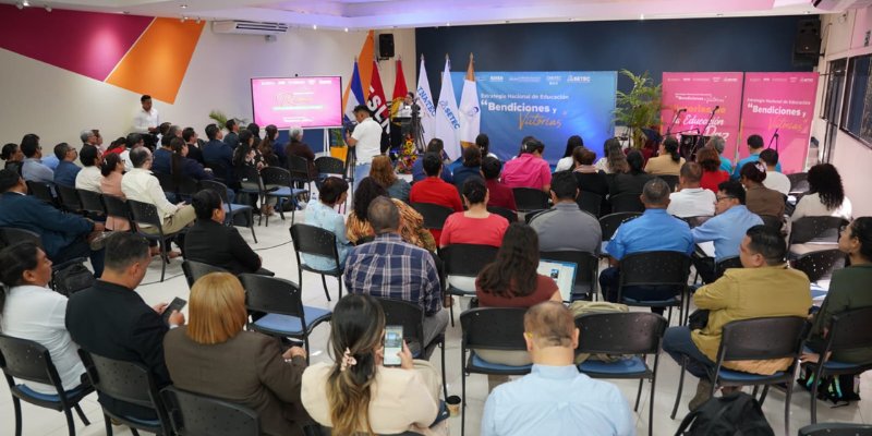 Sistema Educativo Nacional fortalece la  investigación con Encuentro de la RIENIC