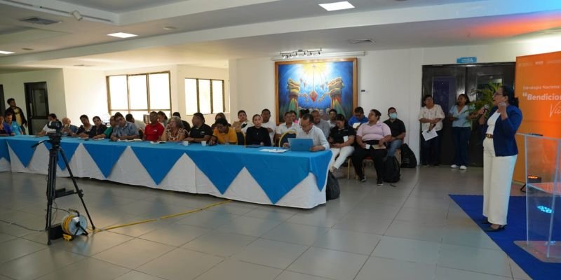 Sistema Educativo Nacional realiza taller para fortalecer la evaluación para los aprendizajes