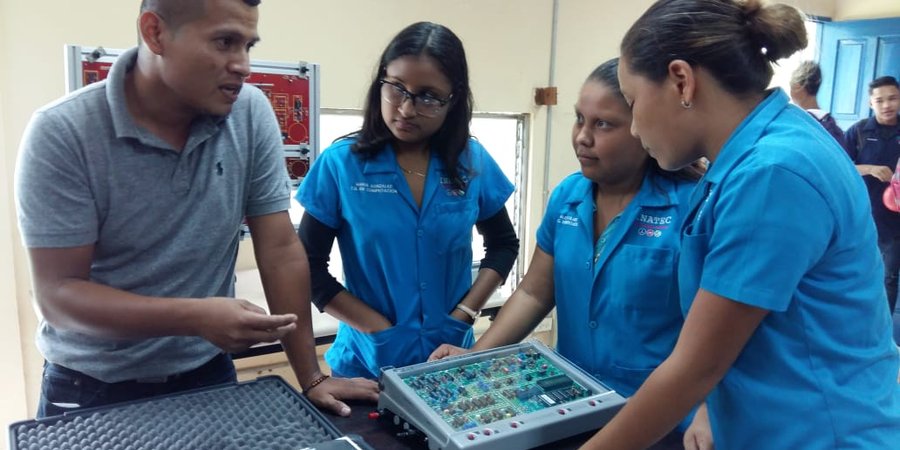 Se inauguran nuevos talleres y equipos  didácticos en Chinandega