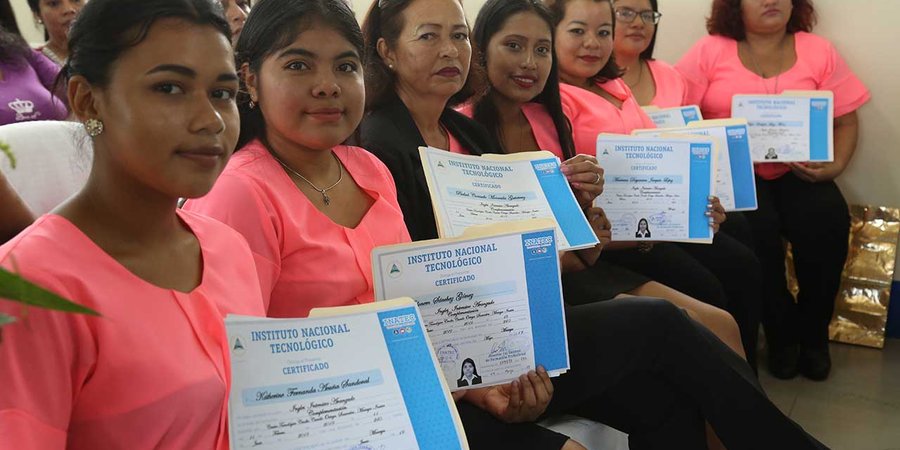 Protagonistas de educación y capacitación técnica celebran la alegría de vivir en paz