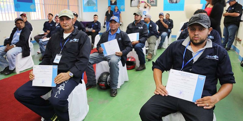Fontaneros de Estelí celebran su Certificación Laboral