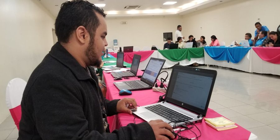 Tutores virtuales se preparan para el inicio de cursos en línea