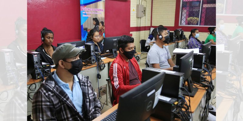 Estudiantes de Diriamba inician Programa de Inglés en Carreras Técnicas