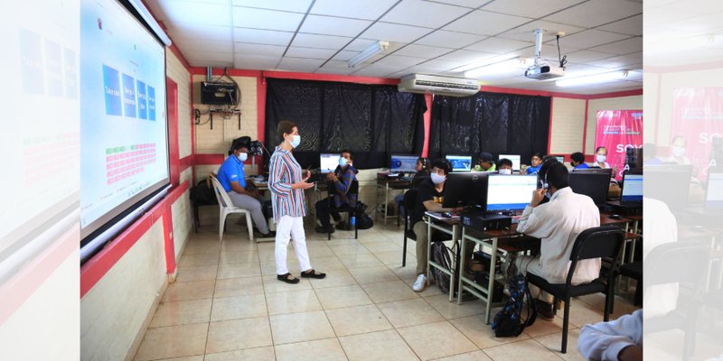 Estudiantes de Diriamba inician Programa de Inglés en Carreras Técnicas