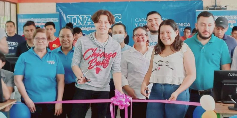 Estudiantes del Centro Tecnológico Naciones Unidas reciben nuevo laboratorio de computación