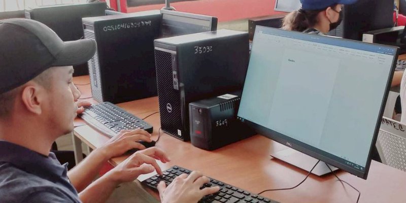 Estudiantes del Centro Tecnológico Naciones Unidas reciben nuevo laboratorio de computación