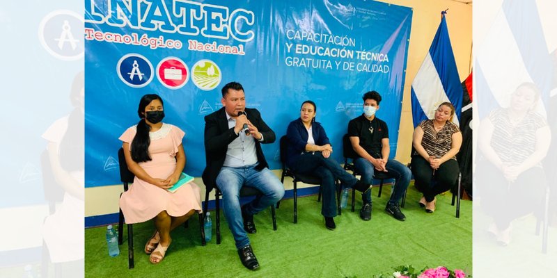 Exponen en panel regional importancia del inglés en futuros Profesionales Técnicos