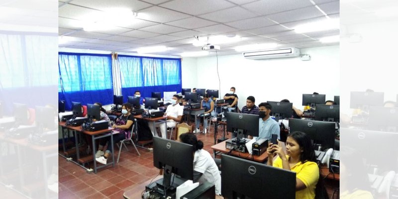 Estudiantes Técnicos de Bluefields inauguran su tercer Laboratorio de Computación