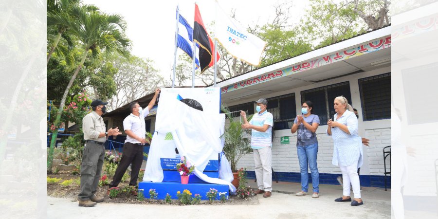 Develan monumento en honor al compañero Alcides Miranda Fitoria a 39 años de su paso a la inmortalidad