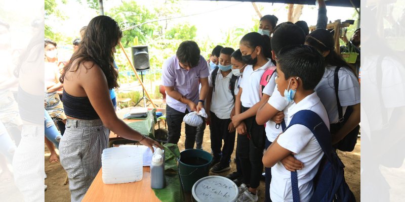 Estudiantes Técnicos Agropecuarios dan la Bienvenida al Ciclo Agrícola