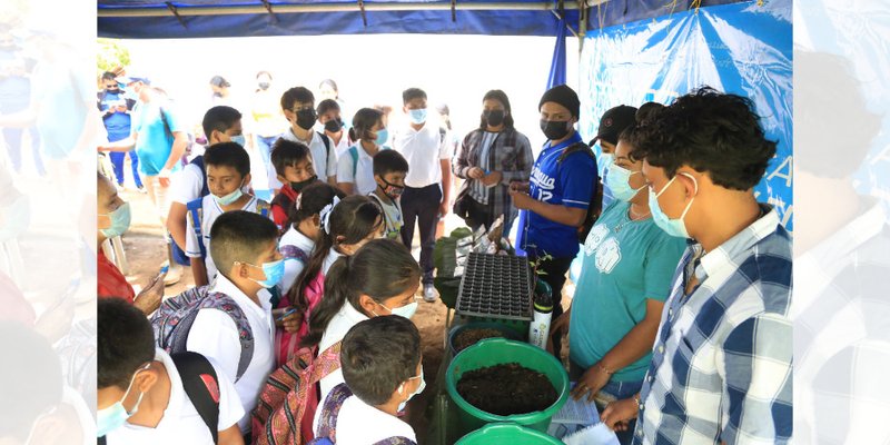 Estudiantes Técnicos Agropecuarios dan la Bienvenida al Ciclo Agrícola