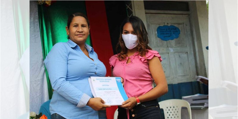 Pobladores de la Comunidad Mina La India, en León celebran entrega de Certificados