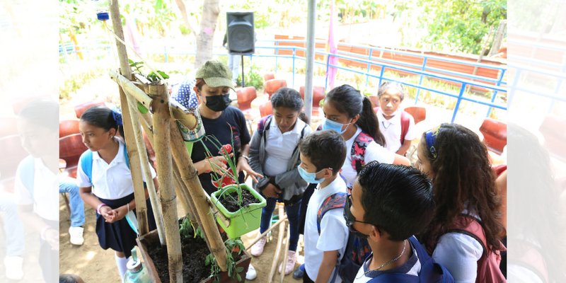 Estudiantes Técnicos Agropecuarios dan la Bienvenida al Ciclo Agrícola