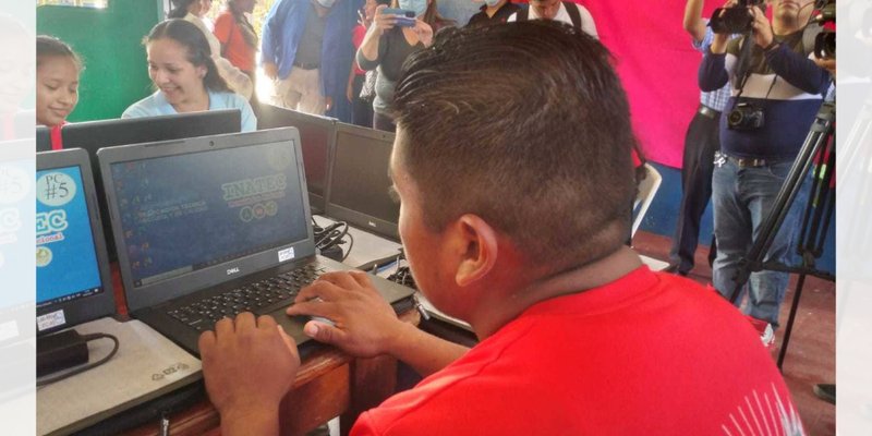 ¿Qué son los laboratorios móviles de computación? En Waslala celebran esta victoria educativa