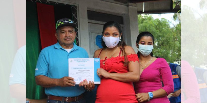 Pobladores de la Comunidad Mina La India, en León celebran entrega de Certificados