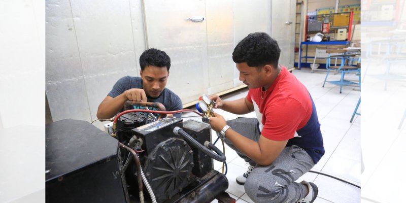 Jóvenes cumplen sus sueños estudiando una carrera técnica