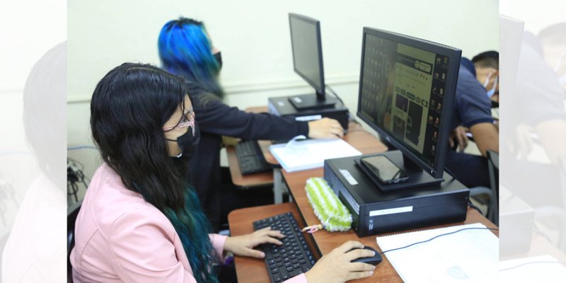 Jóvenes cumplen sus sueños estudiando una carrera técnica